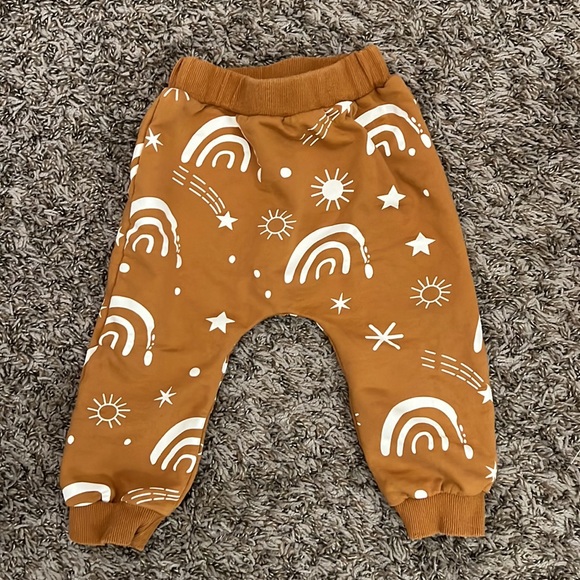 Mustard Brown and white rainbow and shooting star outfit - Picture 4 of 5